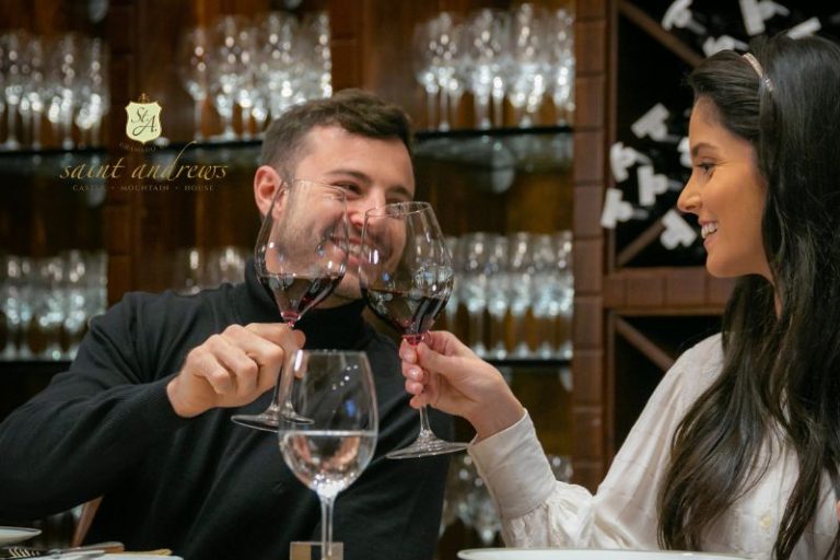 Degustação de vinhos na adega do Castelo Saint Andrews